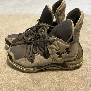 Under Armour Micro G Charge Volt used Size 13